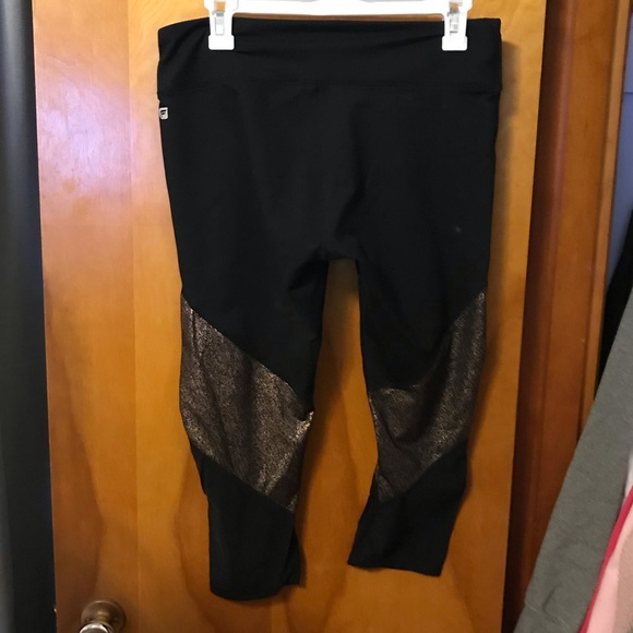Cropped Fabletics leggings! - Picture 2 of 5